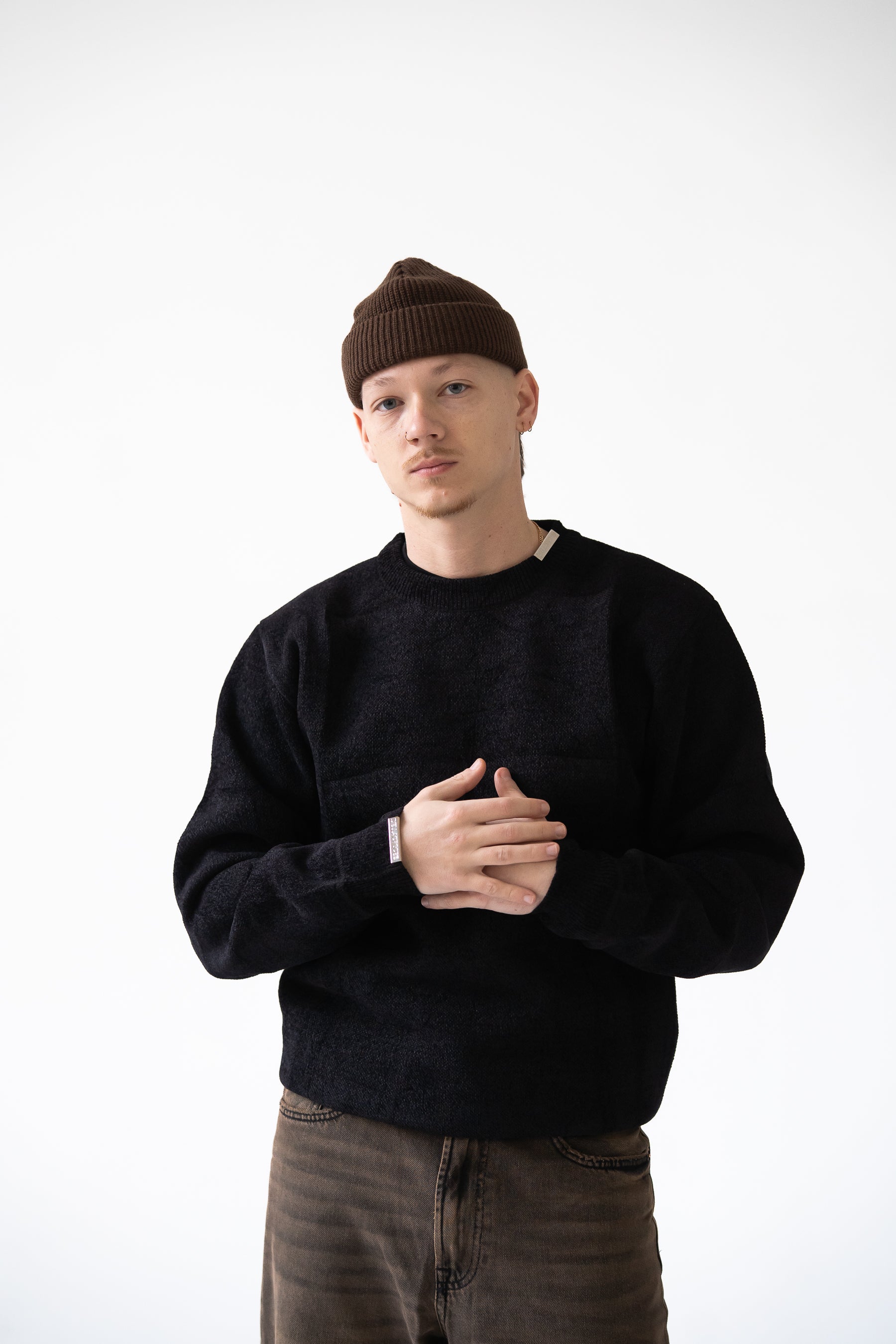 STEEL BADGE BLACK KNIT