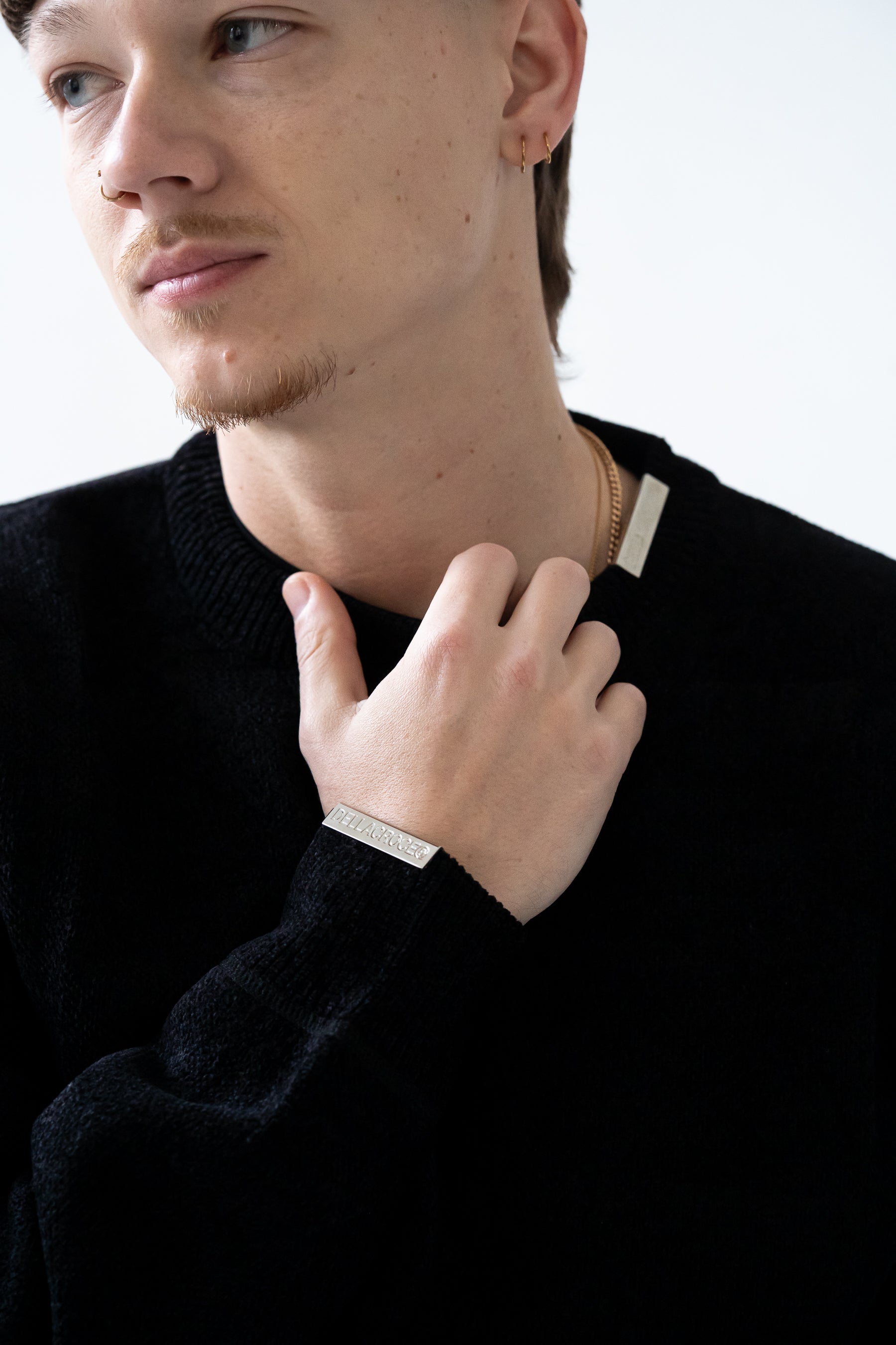 STEEL BADGE BLACK KNIT