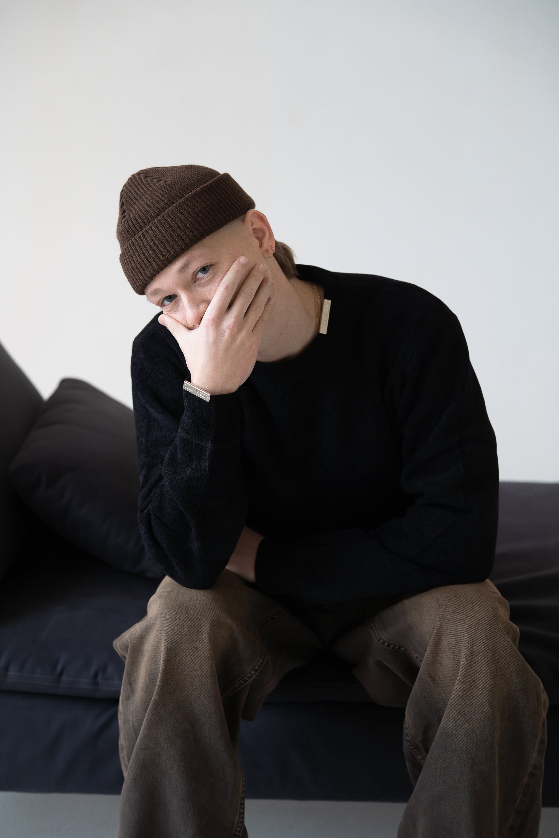 STEEL BADGE BLACK KNIT