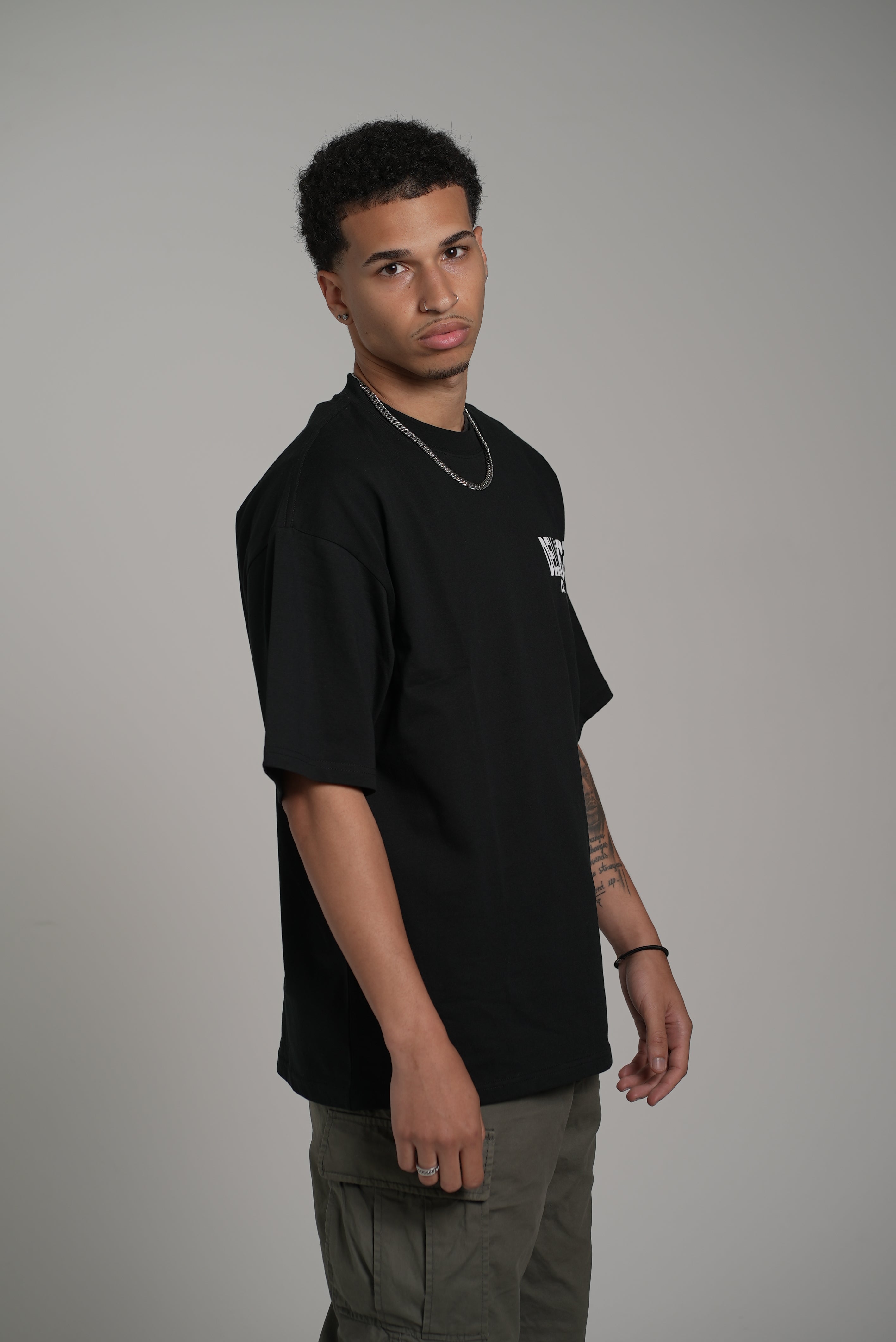 BASIC BLACK TEE