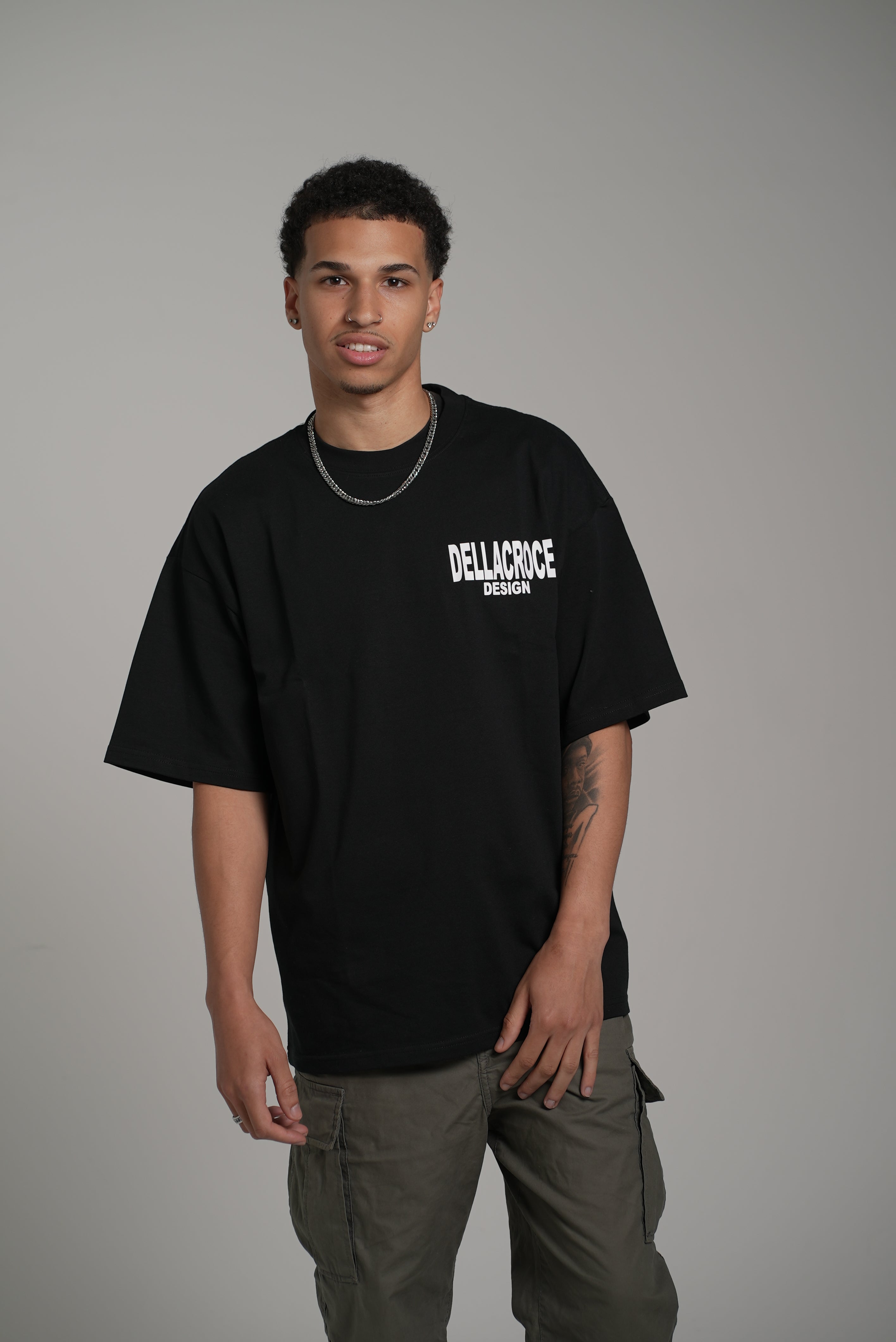 BASIC BLACK TEE