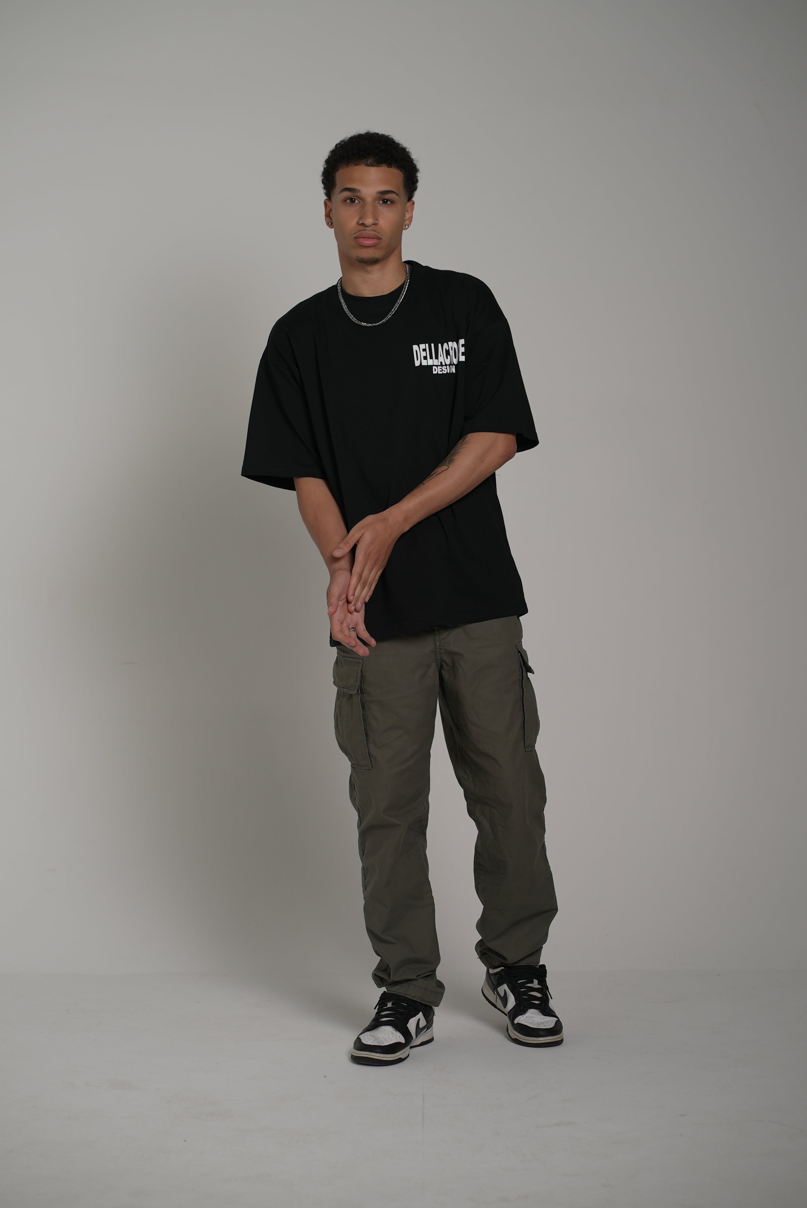 BASIC BLACK TEE