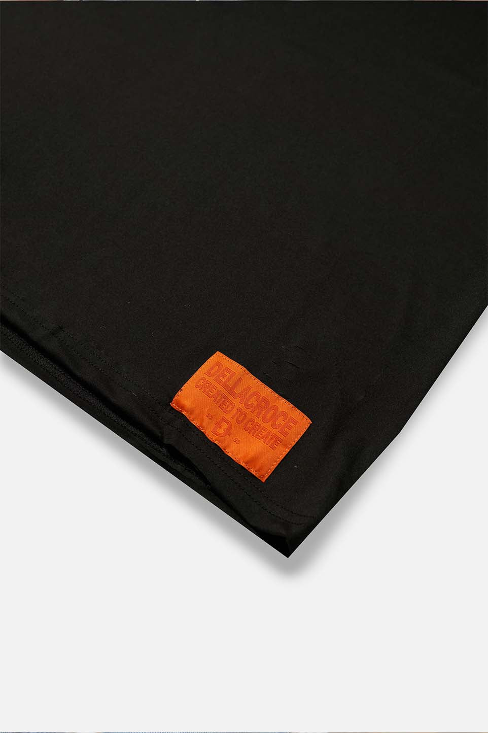 BLACK SLEEVELESS TEE