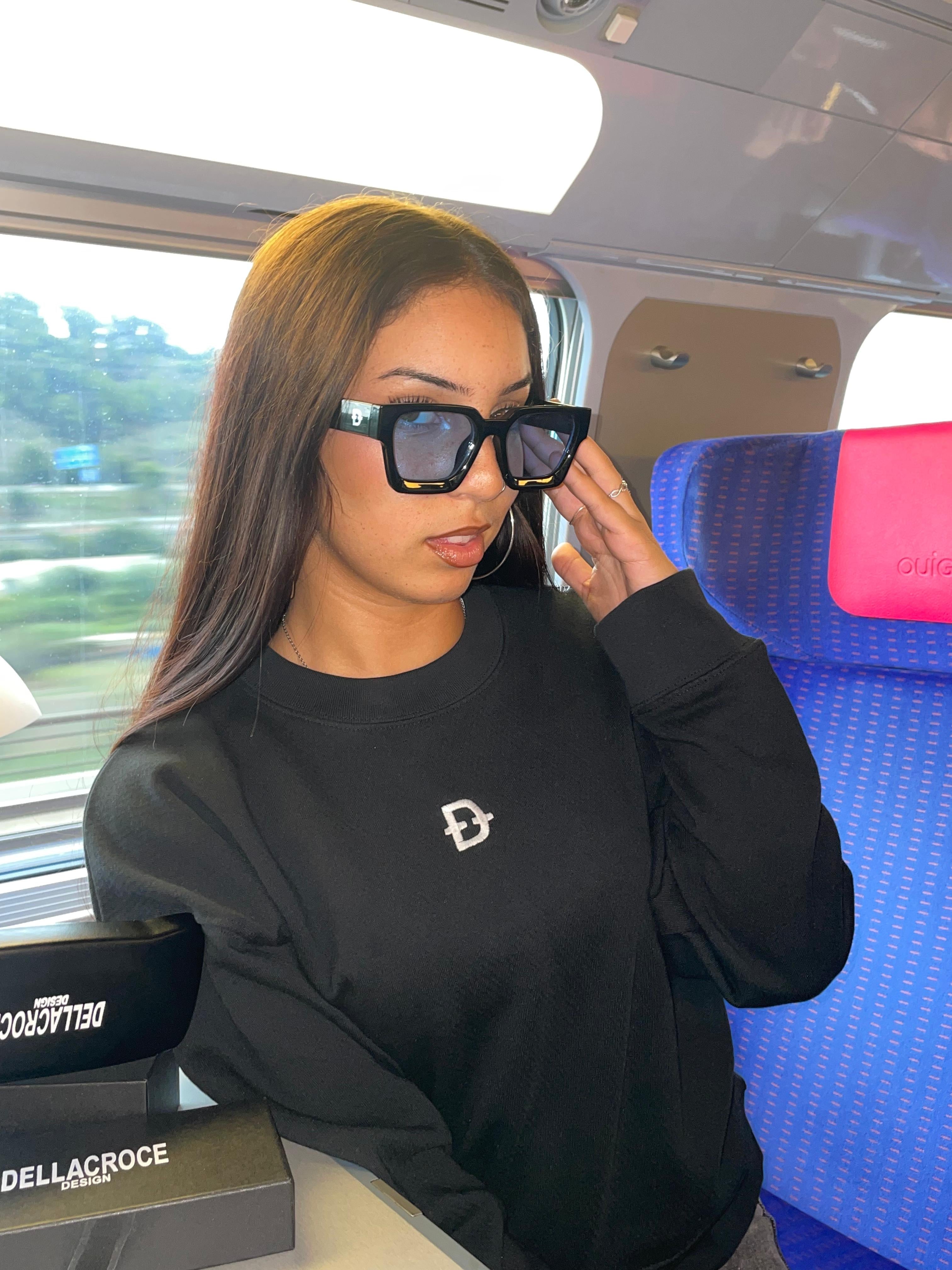 CROP BLACK SWEATER