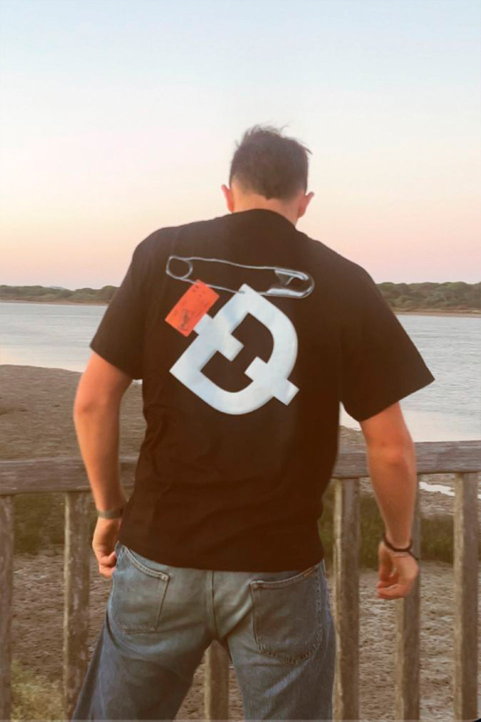 SAFETY PIN BLACK TEE