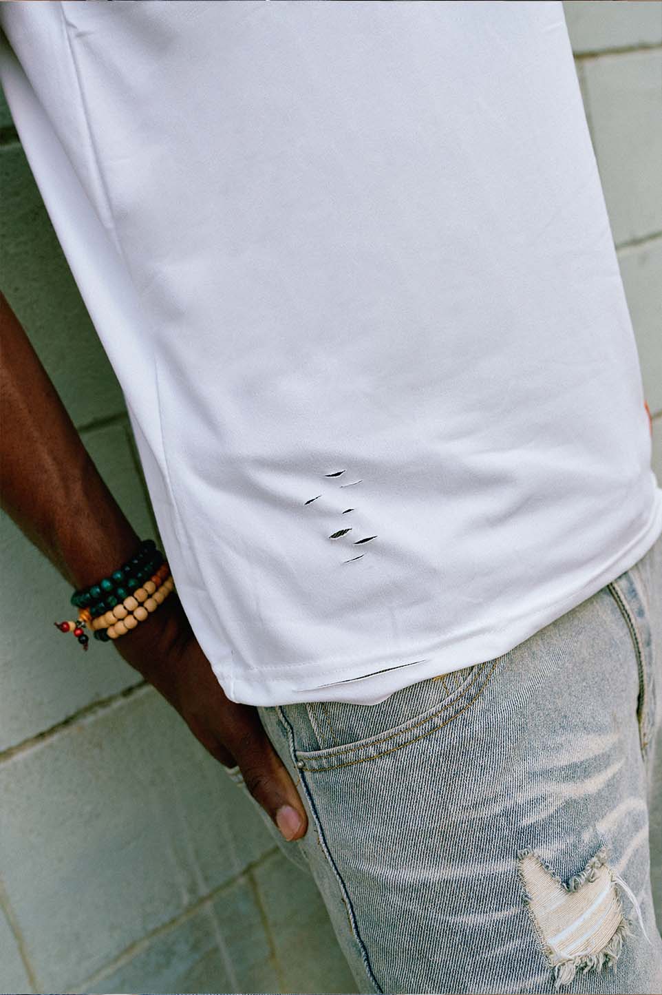 WHITE SLEEVELESS TEE