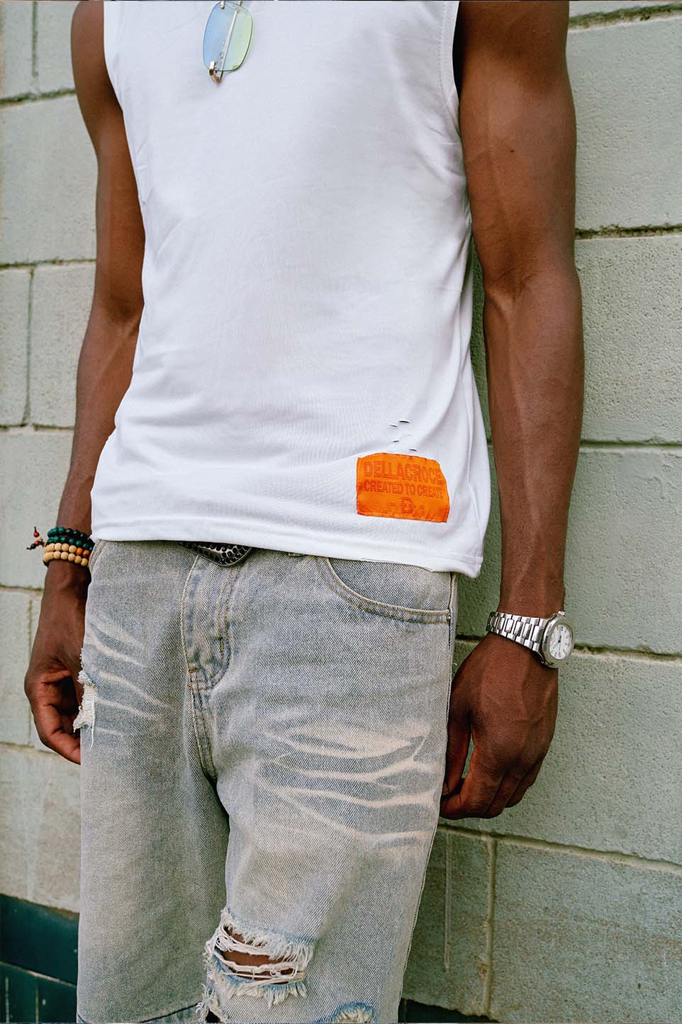 WHITE SLEEVELESS TEE