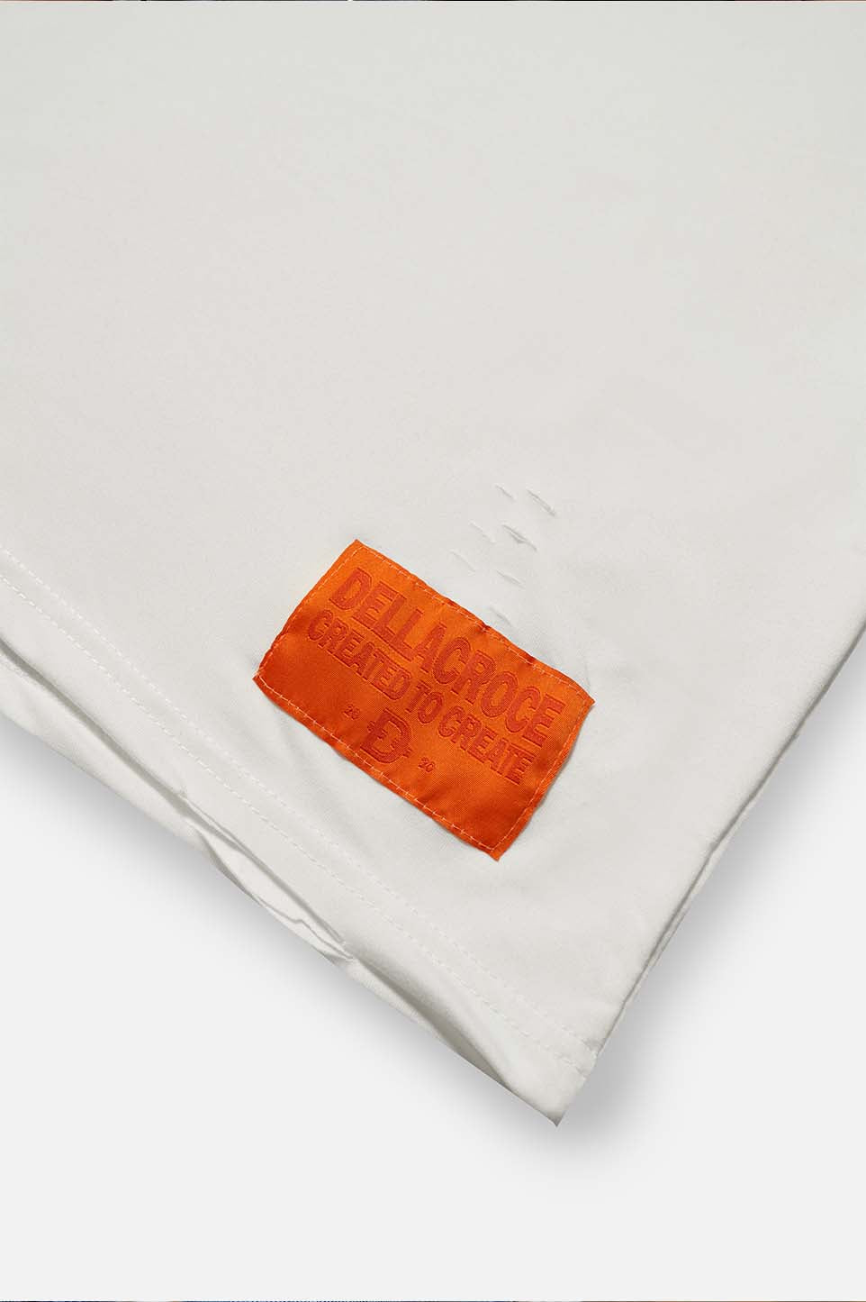 WHITE SLEEVELESS TEE