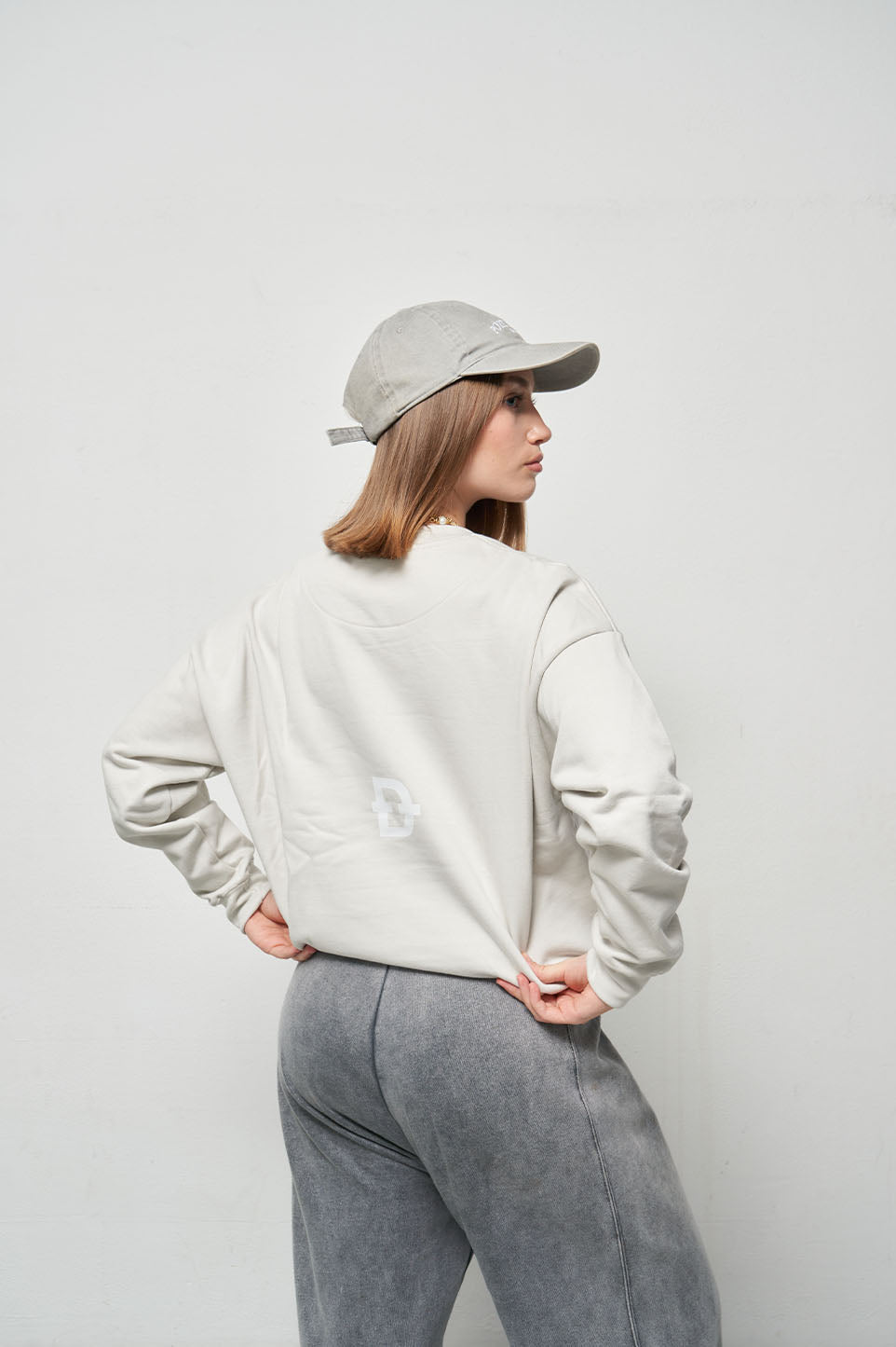 BASIC GLACERY GRAY CREWNECK